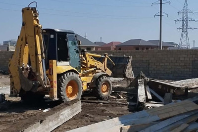 Sumqayıtda qanunsuz tikililər söküldü
