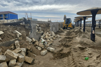 Sumqayıt dənizkənarında qanunsuz inşaat dayandırıldı - VİDEO