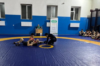 Yeniyetmə güləşçilərimiz qüvvələrini sınadılar