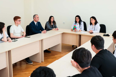 Sumqayıtda həkimlər tələbələri maarifləndirdilər