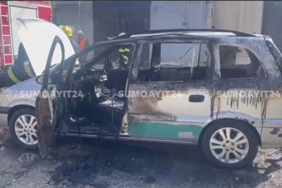 Sumqayıtda taksi yanaraq külə döndü - VİDEO