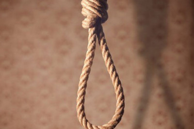 Sarayda biznesmen özünü asıb