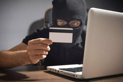 Vətəndaşların kartlarından 41 min manat oğurlanıb