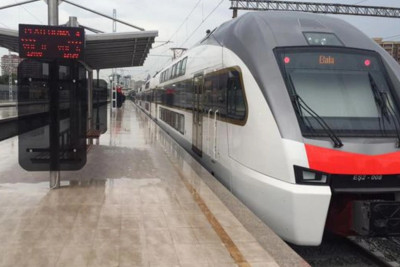 Külək və yağış sürət qatarlarının qrafikini pozdu - VİDEO