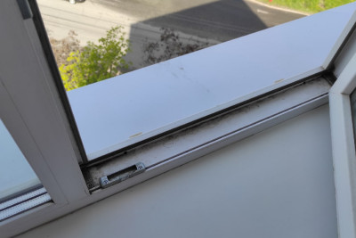 Sumqayıt sakini özünü eyvandan atdı