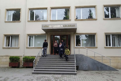 Sumqayıt xəstəxanasında insan izdihamı - SƏBƏB + VİDEO