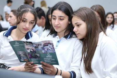 Məktəblilərə Qarabağ Universitetinin təhsil imkanlarından danışılıb