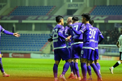 “Sumqayıt” özbək futbolçularla vidalaşıb