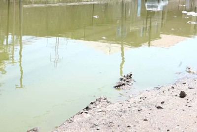 Tağıyev qəsəbəsində kanalizasiya suları küçəni basdı - ŞİKAYƏT