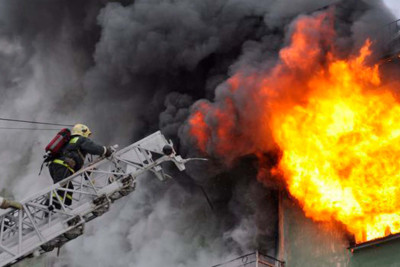 Sumqayıtda yaşayış binasında yanğın - Sakinlər təxliyə edildi