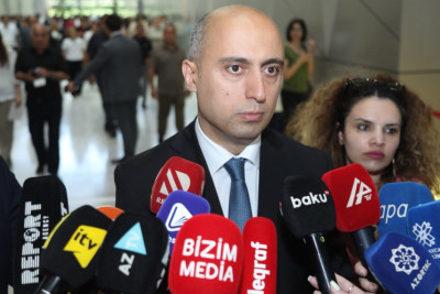 Nazirdən məktəbli formalarının dəyişməsi ilə bağlı AÇIQLAMA