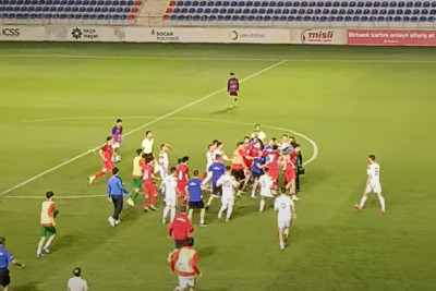 Sumqayıt stadionunda KÜTLƏVİ DAVA - VİDEO