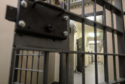 Qardaşı arvadını başqa kişi ilə tutdu - MƏHKƏMƏ