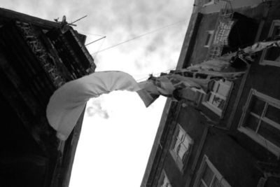 Sumqayıtda bədbəxt hadisə-qız binadan yıxıldı