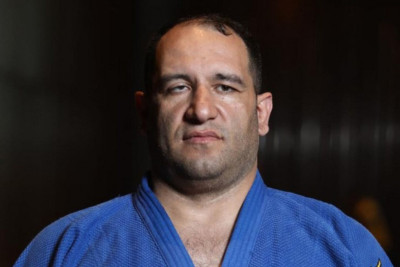 İlham Zəkiyev kitab YAZIB