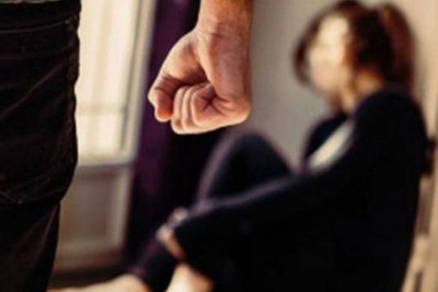 Sumqayıtda kişi sevgilisini restorana getdiyi üçün döydü, cəzalandırıldı