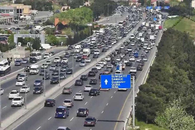 Bakının iki əsas yolunda sıxlıq var