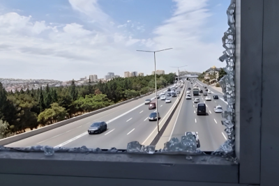 Sumqayıt yolundakı keçid TƏHLÜKƏ SAÇIR - VİDEO