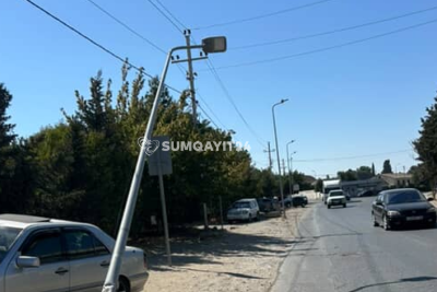 Sarayda işıq dirəyi təhlükə mənbəyinə ÇEVRİLİB 
