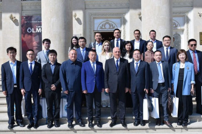 Zakir Fərəcov çinli investorları qəbul edib