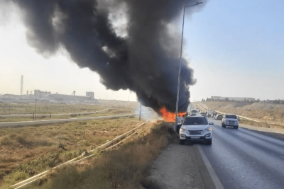 Binəqədi-Novxanı şosesində avtomobil yanıb