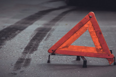 Sumqayıtda qəza- avtomobil ağaca çırpılıb