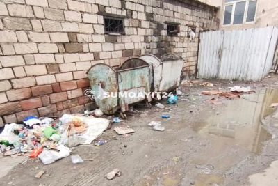 Sumqayıtda tullantıları zibil qutularına atmağa “qıymırlar”