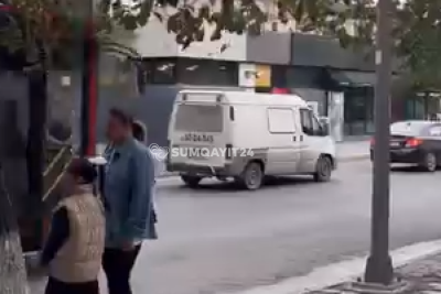 Sumqayıtda avtobus dayanacağı “yoxa çıxıb”