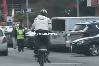 Sumqayıtda motosiklet sürücüsü “şou” göstərir