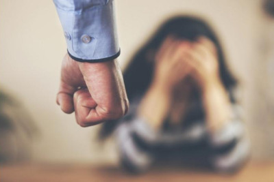 Sumqayıtda sərxoş kişi arvadını döydü