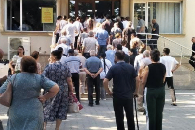 Sumqayıt poliklinikalarında XAOS - Sistem hər gün çökür 