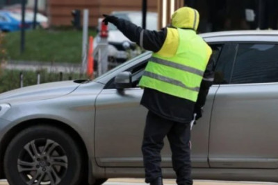 Sumqayıtda “parkovşik”lər pul verməyənləri söyür