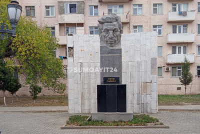 Sumqayıtda məşhur yazıçının büstü BAXIMSIZDIR