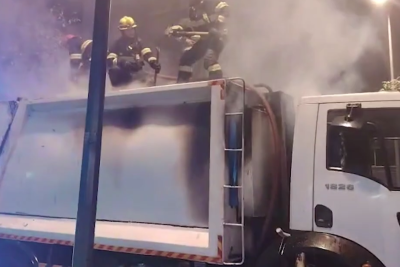 Sumqayıtda zibil maşını YANIB