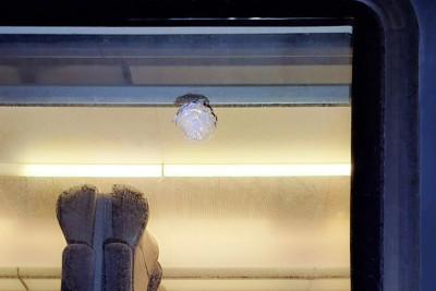 Sürət qatarını daşa basan yeniyetmələr SAXLANILDI