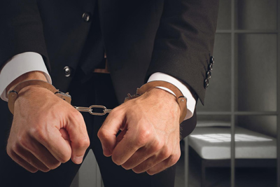 Sarayda kişi ailəsini qorxudan sürücünü DÖYDÜ