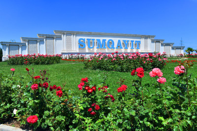 Sumqayıtda oktyabr “özünü may kimi aparır”