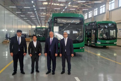 “Hamını bəzər, özü lüt gəzər…”