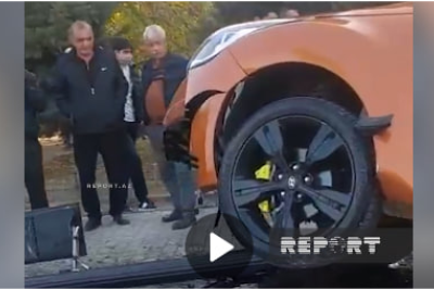 Sumqayıtda qəza - Maşın işıqfora ÇIRPILDI