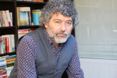 Məşhur yazar Sumqayıtda məhəllədən məhəlləyə qovulur...