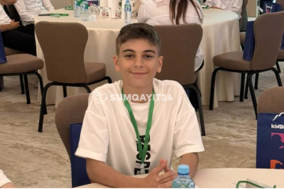 6 dil bilən sumqayıtlı - "Xalxın uşağı" Barış Abbaslı