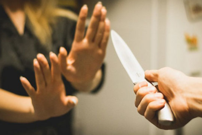 Sumqayıt sakininə əri mağazada 8 bıçaq zərbəsi endirdi