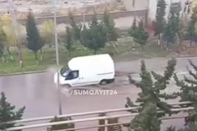 Sumqayıtda yağışın izləri - Küçələri bürüyən gölməçələr