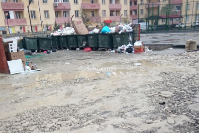 "Saray" MTK-nın həyəti bataqlığı xatırladır