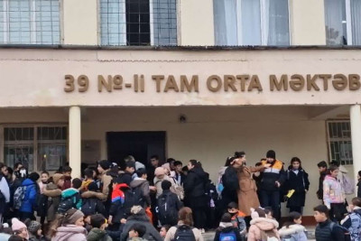 Sumqayıtda qız şagirdlər geyimə görə dərsdən qovulur?