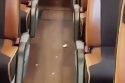 Bakı-Sumqayıt avtobusunu sərnişinlər zibilliyə çeviriblər