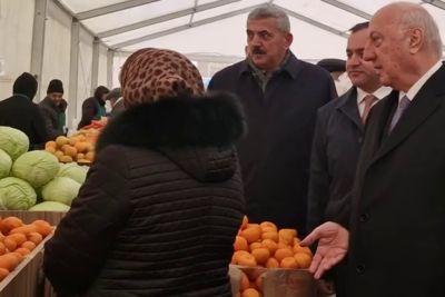 Zakir Fərəcov bayram yarmarkasına gedib