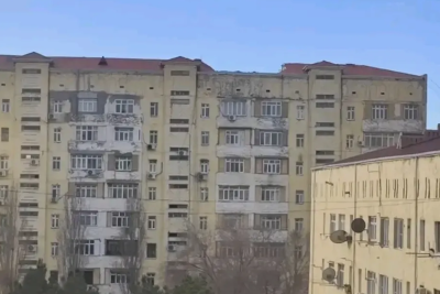 Sumqayıtda binanın damı UÇDU