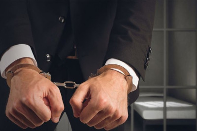 345 min manatlıq vergidən yayınan şirkət rəhbəri məhkəmə zalında həbs edildi