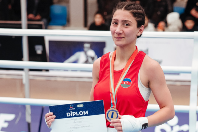 Sumqayıtlı boksçu xanım ÇEMPİON oldu